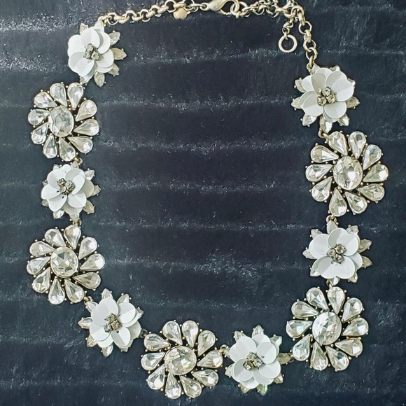 Ann Taylor Flower Necklace - Picture 8 of 12